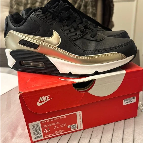 Nike Air Max 90 LTR Black and Gold Sneakers - Picture 2 of 6